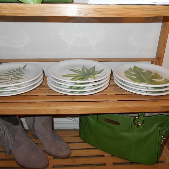 Appetizer Plates 10 Each White 8" Round - Picture 9 of 11